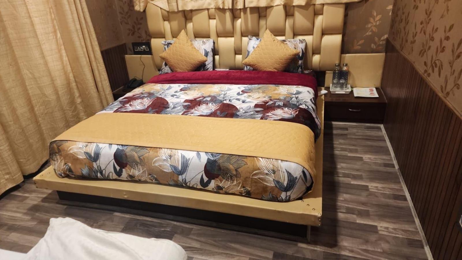 Hotel The Casa Srīnagar Екстериор снимка