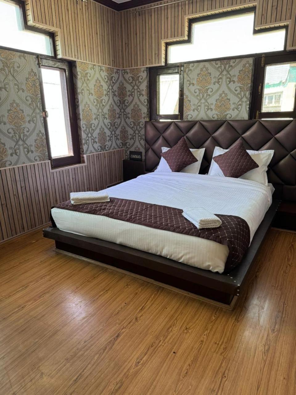 Hotel The Casa Srīnagar Екстериор снимка